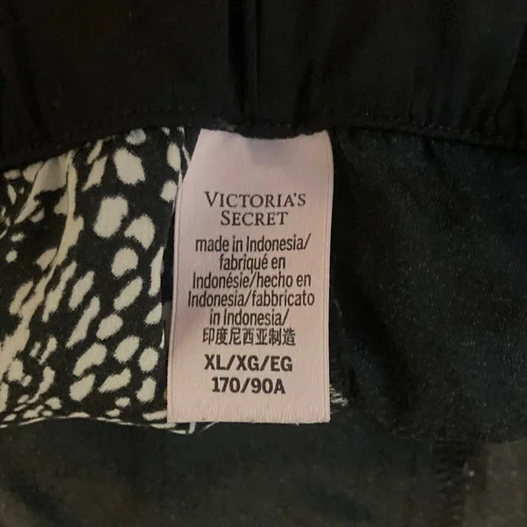 Victoria’s Secret Leopard Print Satin Sleep Shorts Women’s XL Rhinestone VS Logo - Picture 4 of 4